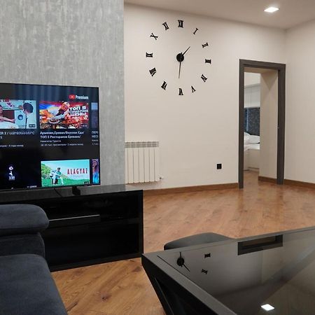Lovely, Newly Remodeled Apartment In Yerevan! Экстерьер фото