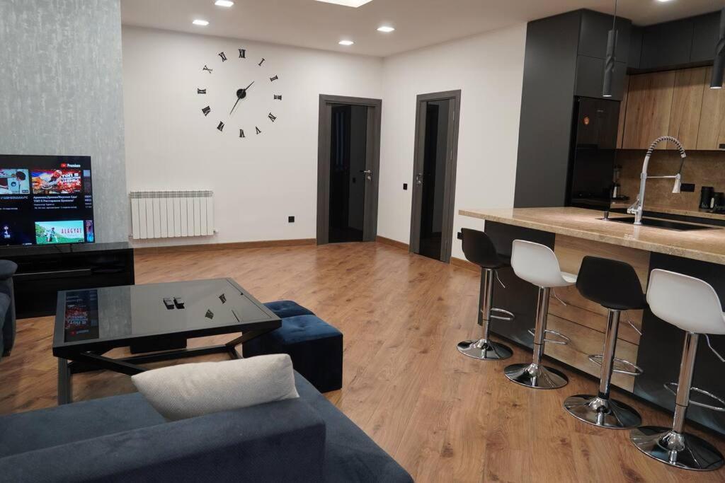 Lovely, Newly Remodeled Apartment In Yerevan! Экстерьер фото