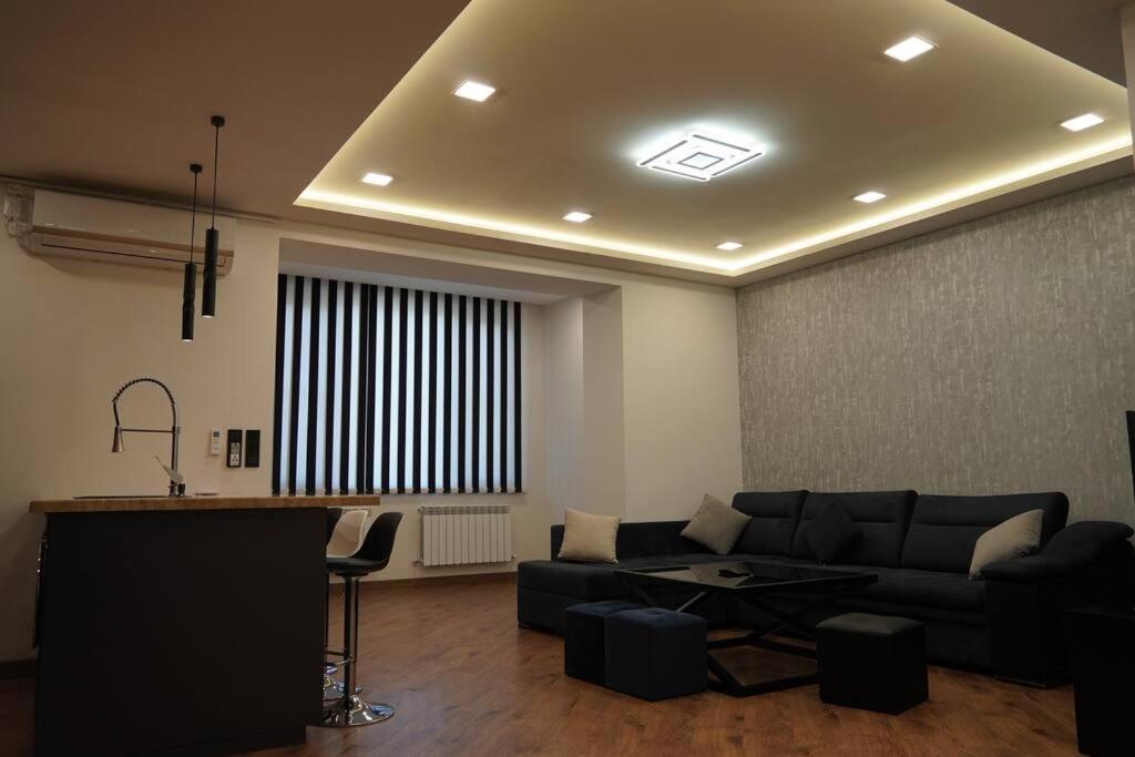 Lovely, Newly Remodeled Apartment In Yerevan! Экстерьер фото