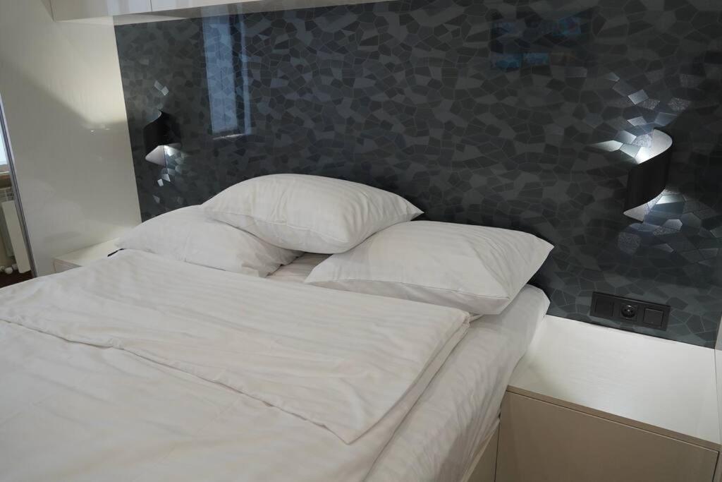 Lovely, Newly Remodeled Apartment In Yerevan! Экстерьер фото